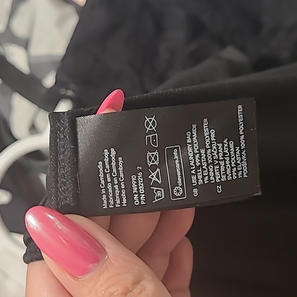 Black Lacey V-Neck Dress From H&M - Picture 7 of 7